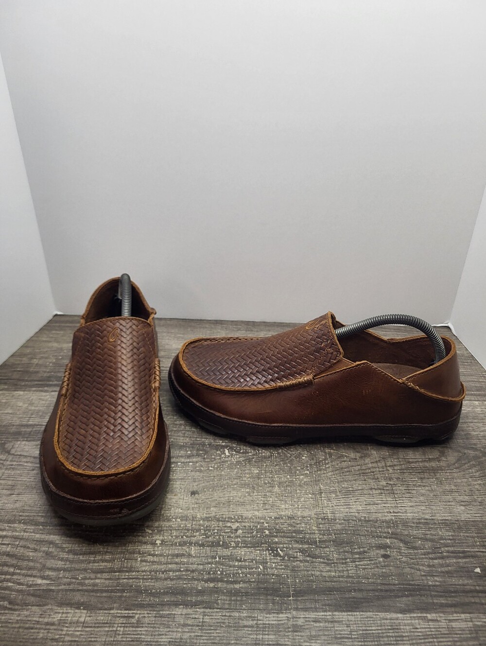 OluKai Lauhala Men’s Size 9 Slip On Shoes Dark Wood Woven Leather